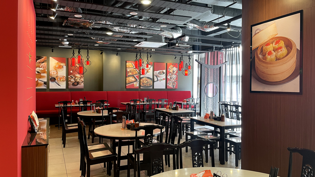 Interior of Halal-certified He’Feng Kitchen at Terminal Pahlawan, next to lobby of Hatten Hotel Melaka